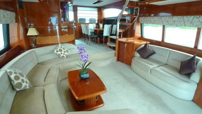 https://dev-api.arconyachts.com/storage/media/29495/conversions/387_3185683872-optimize.webp
