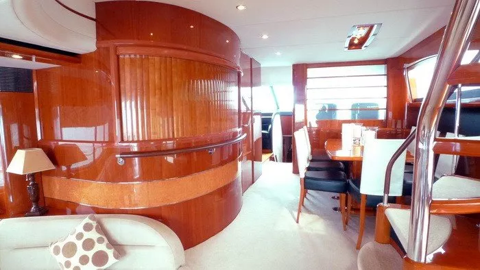 https://dev-api.arconyachts.com/storage/media/29501/conversions/387_5669471098-optimize.webp