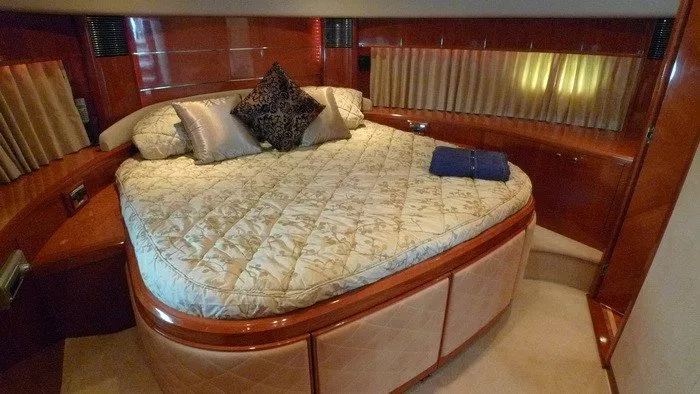 https://dev-api.arconyachts.com/storage/media/29504/conversions/387_3147414102-optimize.webp