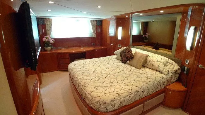 https://dev-api.arconyachts.com/storage/media/29505/conversions/387_7229338881-optimize.webp