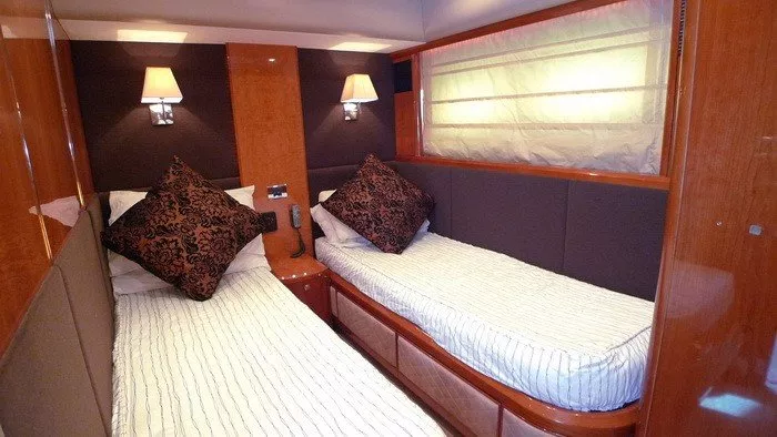https://dev-api.arconyachts.com/storage/media/29514/conversions/387_3837820004-optimize.webp
