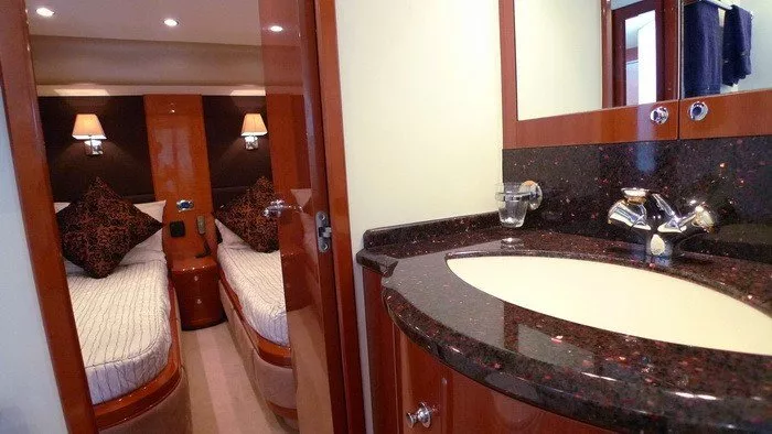 https://dev-api.arconyachts.com/storage/media/29515/conversions/387_2567287286-optimize.webp