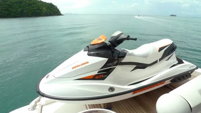 https://dev-api.arconyachts.com/storage/media/29523/conversions/387_2217008435-optimize.webp