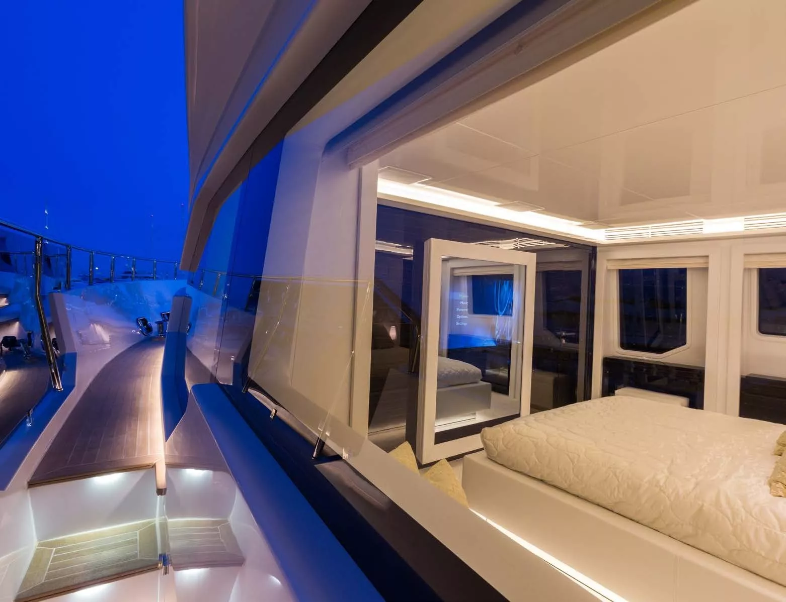 https://dev-api.arconyachts.com/storage/media/29609/conversions/352_7871295167-optimize.webp