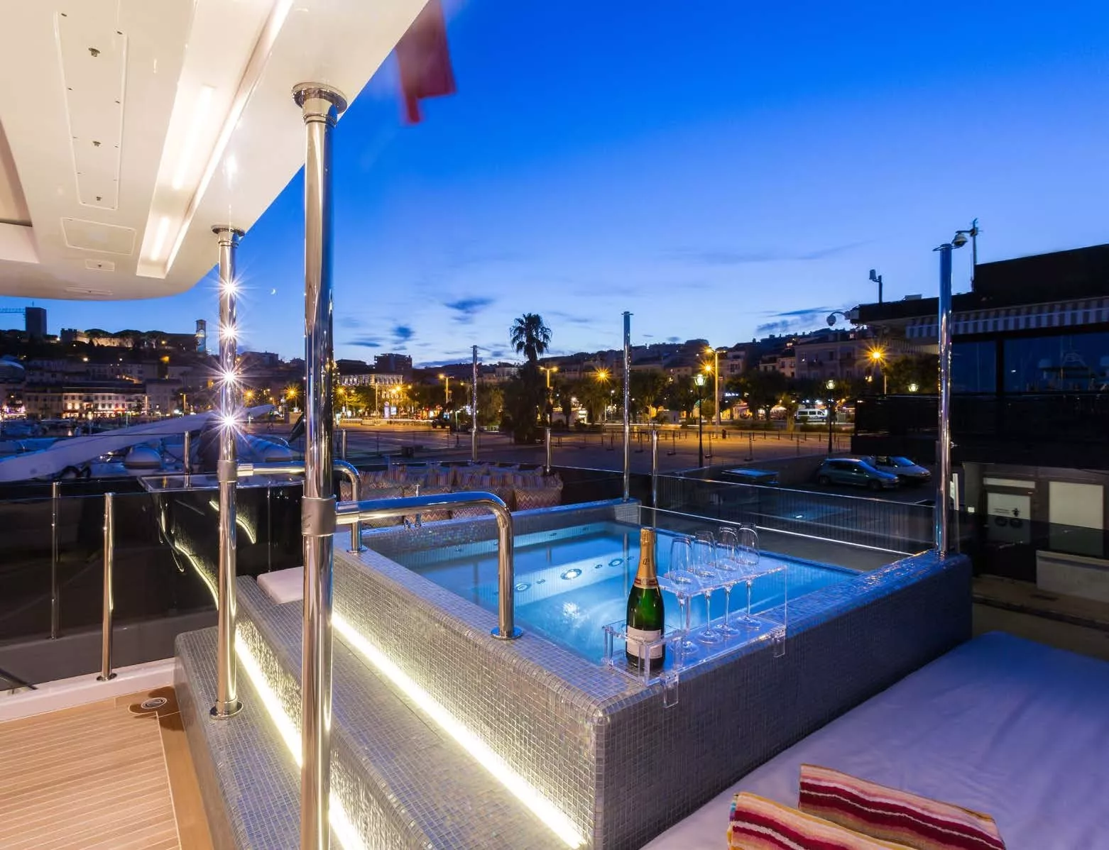 https://dev-api.arconyachts.com/storage/media/29618/conversions/352_0937572853-optimize.webp