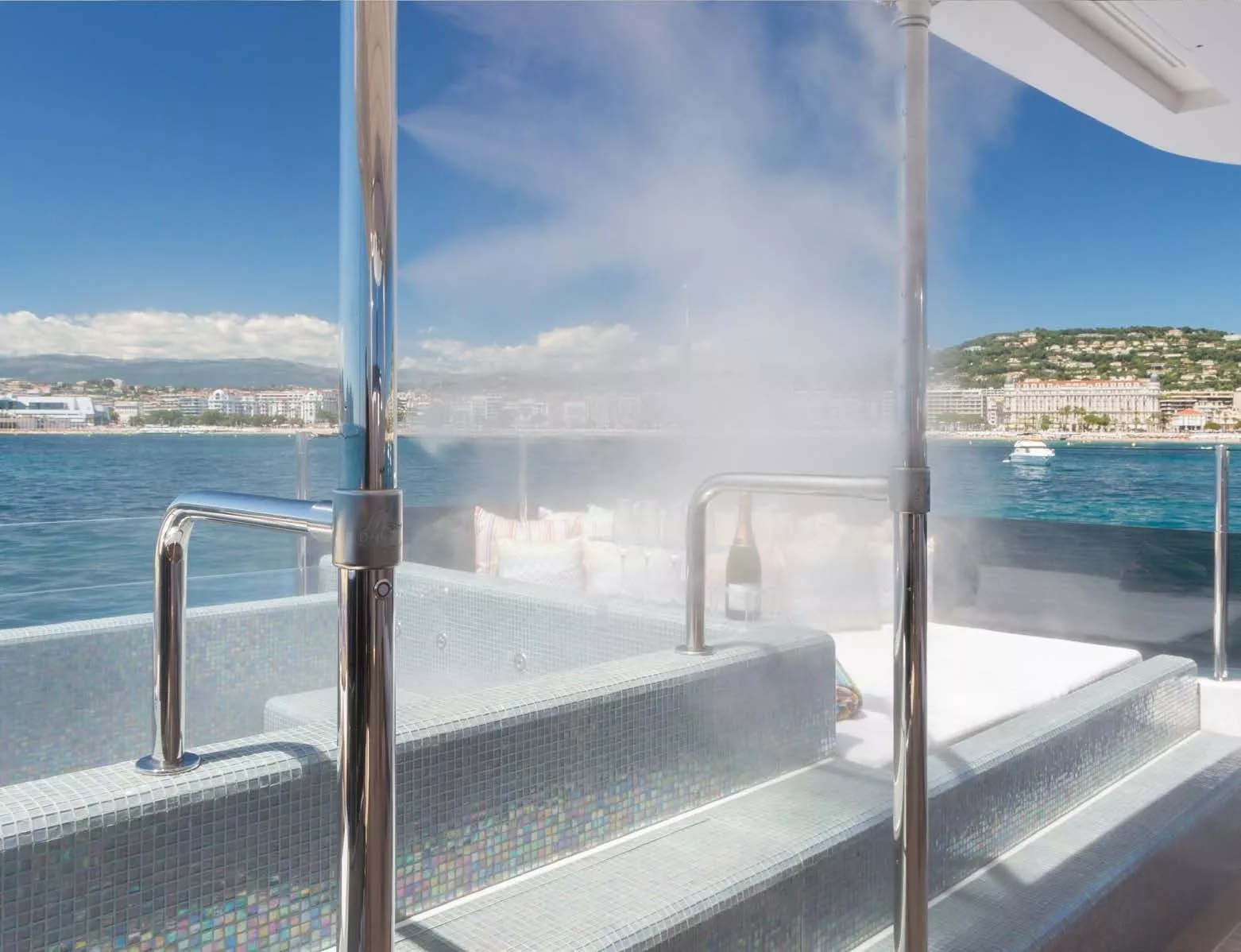 https://dev-api.arconyachts.com/storage/media/29619/conversions/352_9431753142-optimize.webp