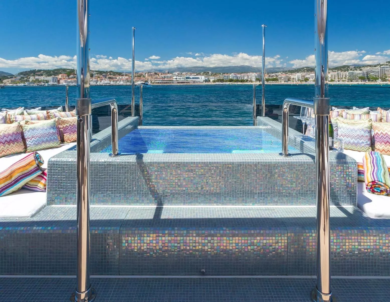 https://dev-api.arconyachts.com/storage/media/29620/conversions/352_5480184156-optimize.webp