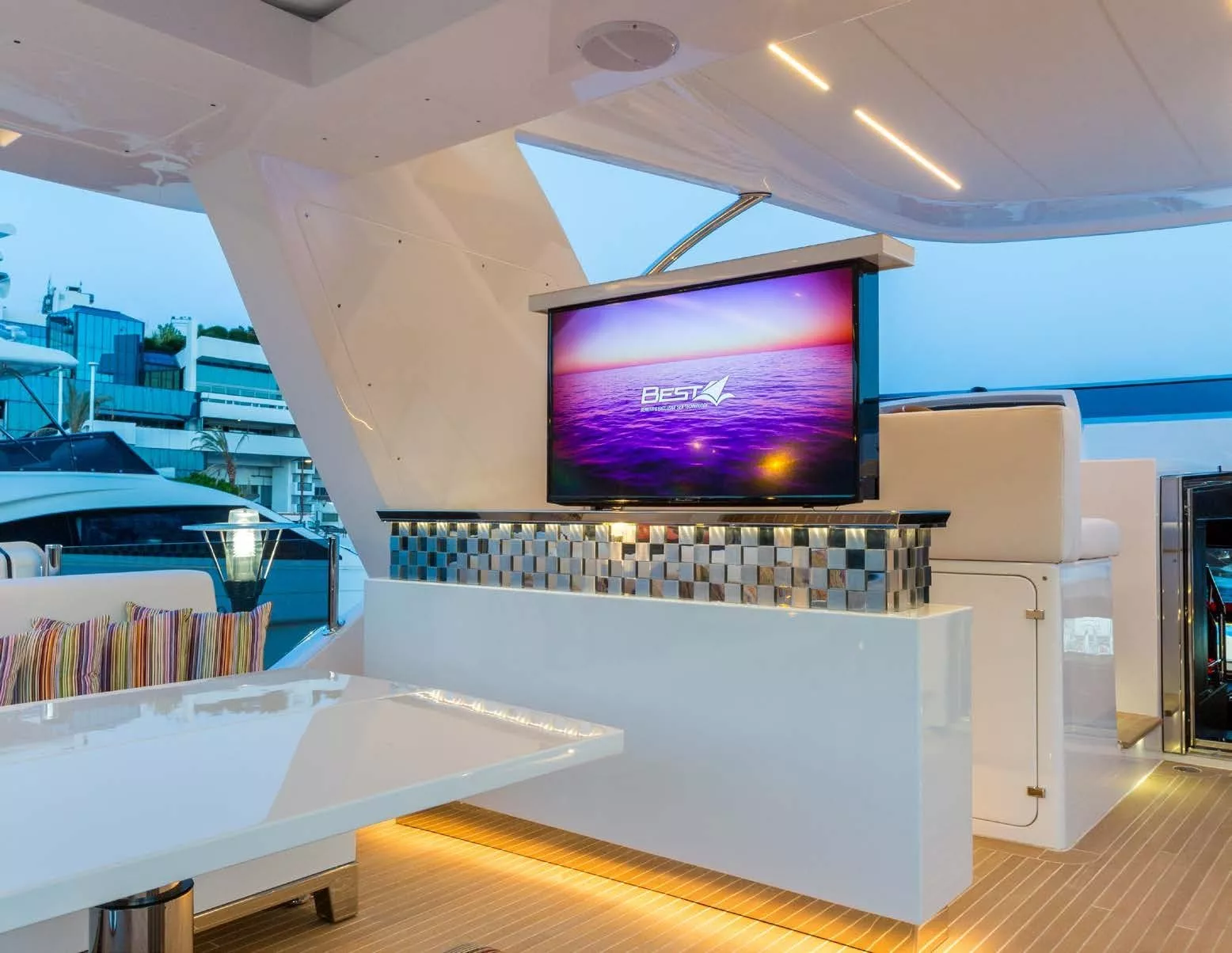 https://dev-api.arconyachts.com/storage/media/29621/conversions/352_5453479136-optimize.webp