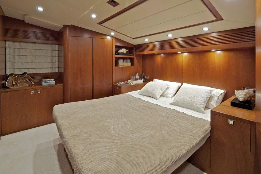 https://dev-api.arconyachts.com/storage/media/29697/conversions/374_8108506977-optimize.webp