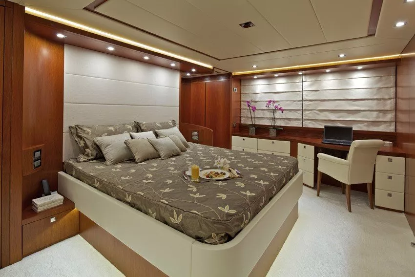 https://dev-api.arconyachts.com/storage/media/29698/conversions/374_1229202920-optimize.webp