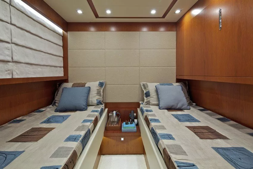 https://dev-api.arconyachts.com/storage/media/29700/conversions/374_1553350838-optimize.webp