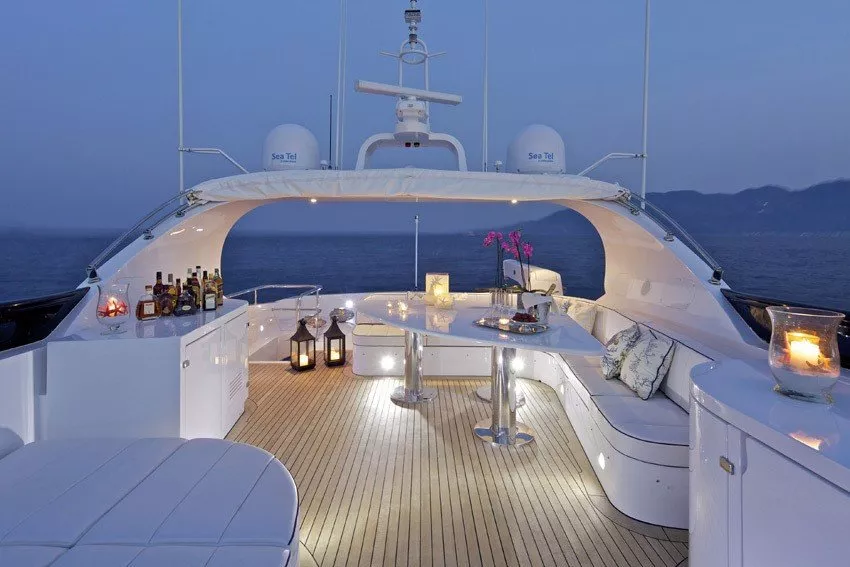 https://dev-api.arconyachts.com/storage/media/29704/conversions/374_3903898250-optimize.webp
