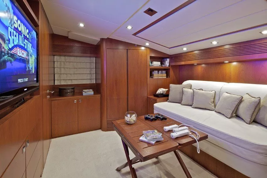 https://dev-api.arconyachts.com/storage/media/29707/conversions/374_5326635424-optimize.webp
