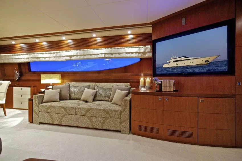https://dev-api.arconyachts.com/storage/media/29709/conversions/374_6600470710-optimize.webp