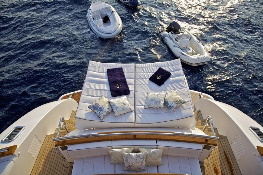 https://dev-api.arconyachts.com/storage/media/29711/conversions/374_2340685196-optimize.webp