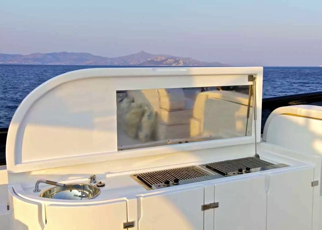 https://dev-api.arconyachts.com/storage/media/29713/conversions/374_8898447051-optimize.webp