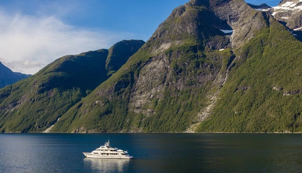 https://dev-api.arconyachts.com/storage/media/29759/conversions/369_0679525350-optimize.webp