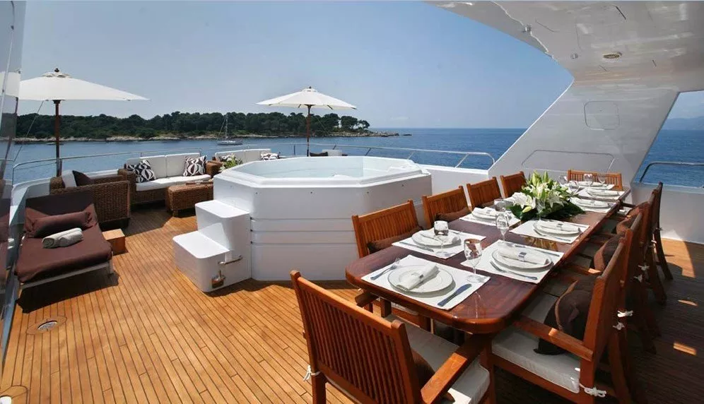 https://dev-api.arconyachts.com/storage/media/29762/conversions/369_7995791806-optimize.webp