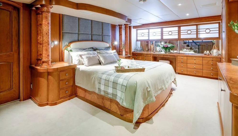 https://dev-api.arconyachts.com/storage/media/29769/conversions/369_0568078719-optimize.webp