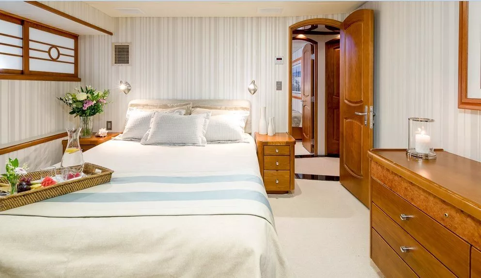 https://dev-api.arconyachts.com/storage/media/29772/conversions/369_4586535339-optimize.webp