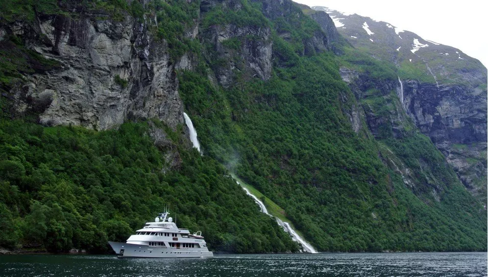 https://dev-api.arconyachts.com/storage/media/29777/conversions/369_4678536322-optimize.webp
