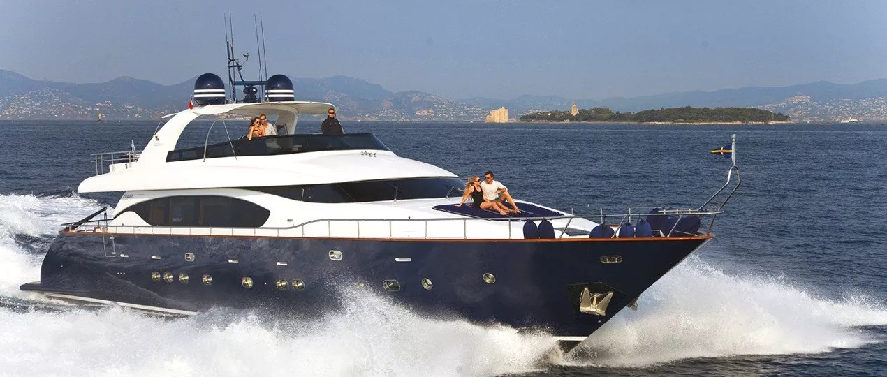 https://dev-api.arconyachts.com/storage/media/29809/conversions/367_2766133527-optimize.webp