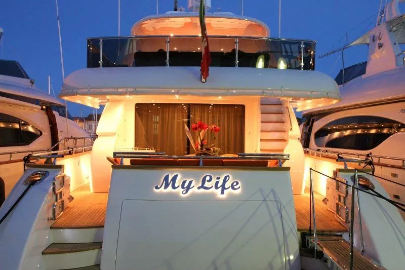 https://dev-api.arconyachts.com/storage/media/29828/conversions/365_7914468592-optimize.webp