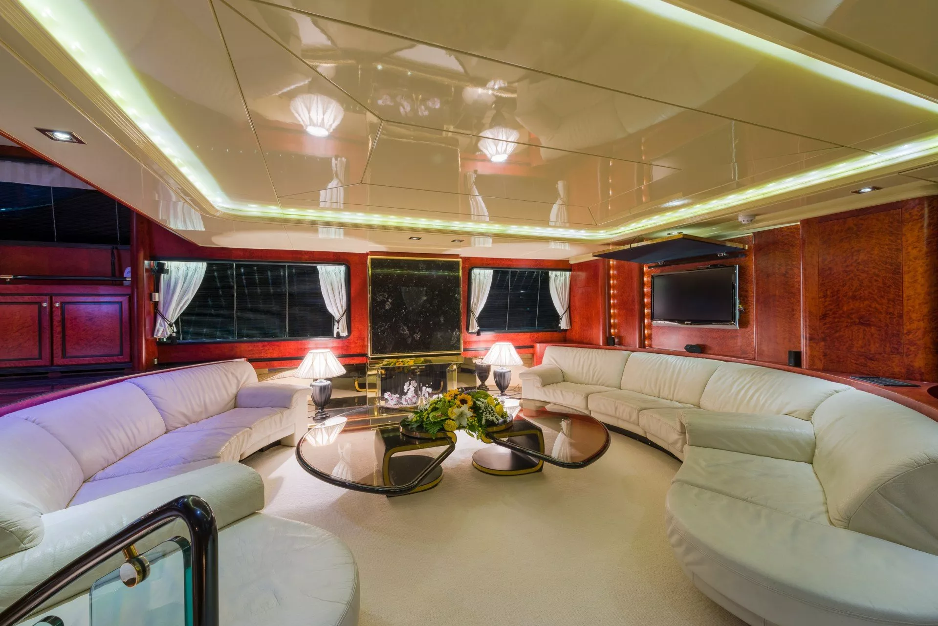 https://dev-api.arconyachts.com/storage/media/29972/conversions/354_7547504751-optimize.webp