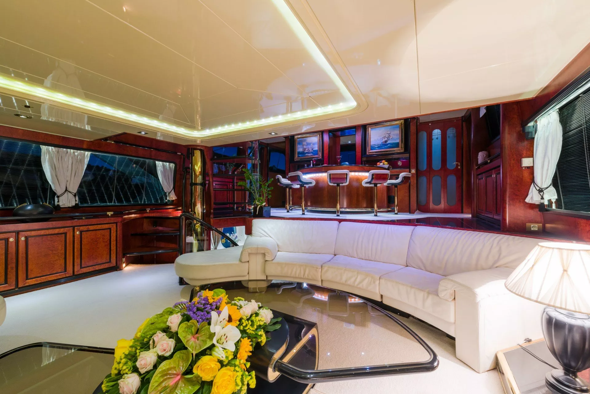 https://dev-api.arconyachts.com/storage/media/29973/conversions/354_7372382093-optimize.webp