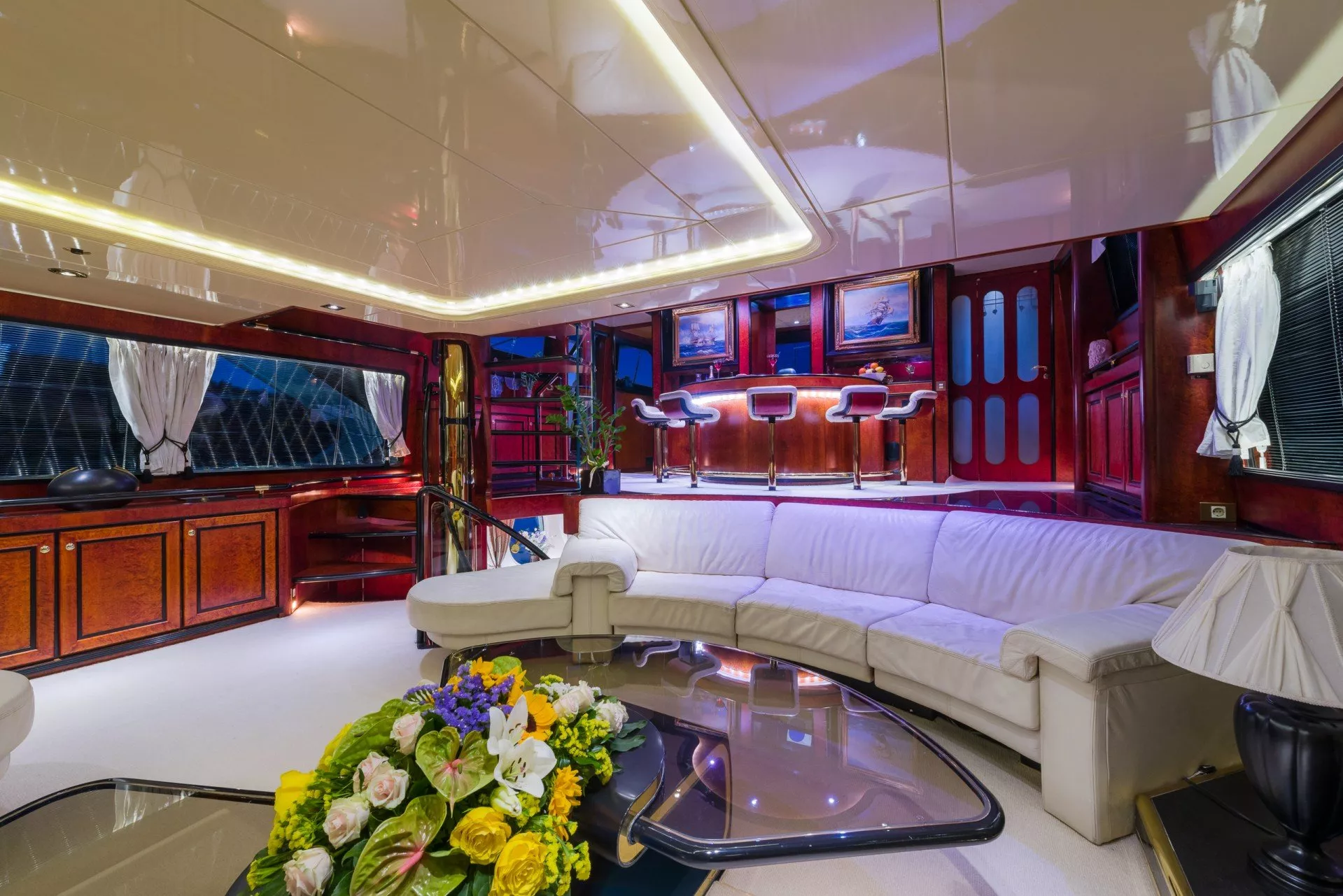 https://dev-api.arconyachts.com/storage/media/29974/conversions/354_0631167311-optimize.webp