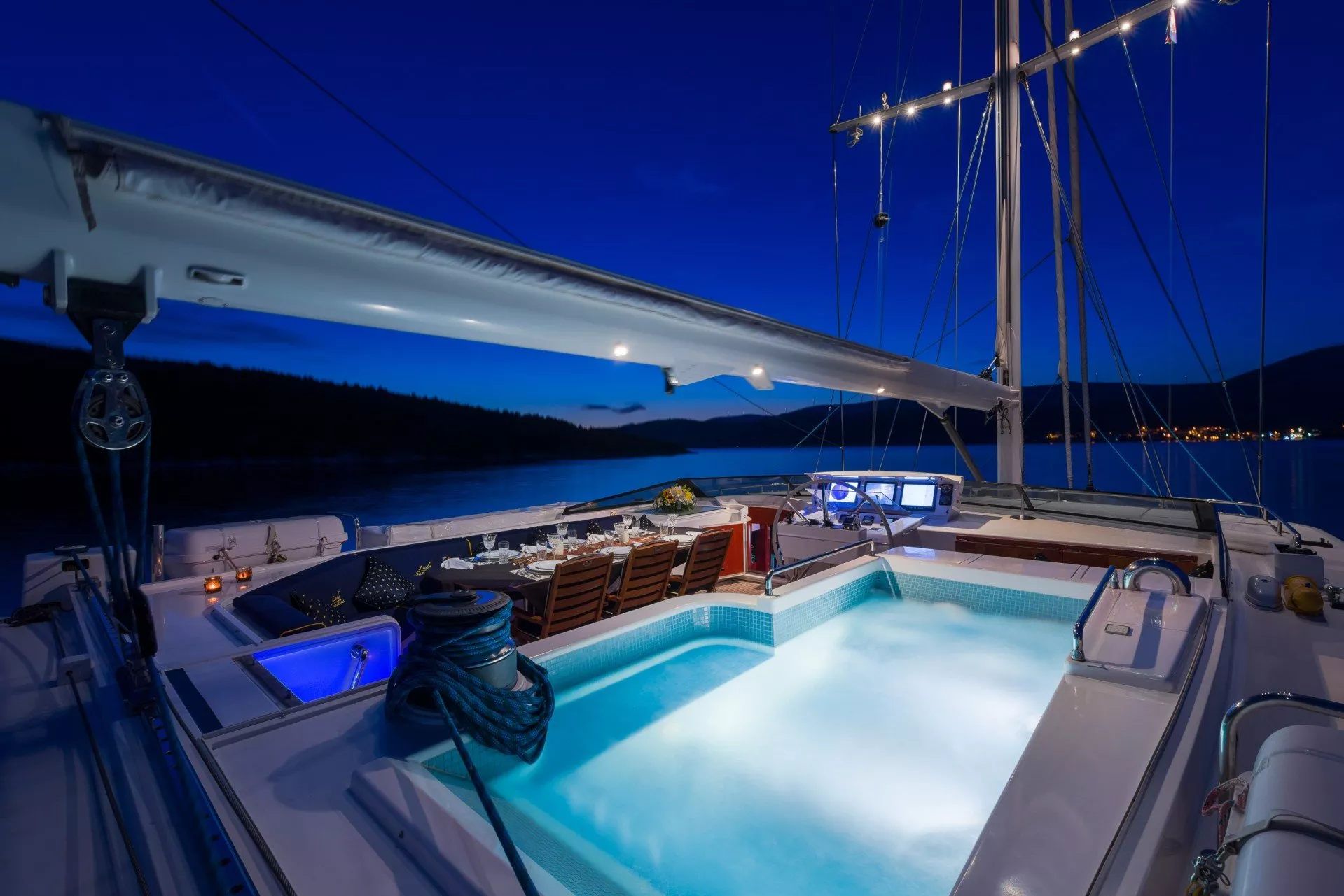 https://dev-api.arconyachts.com/storage/media/29977/conversions/354_2006879656-optimize.webp