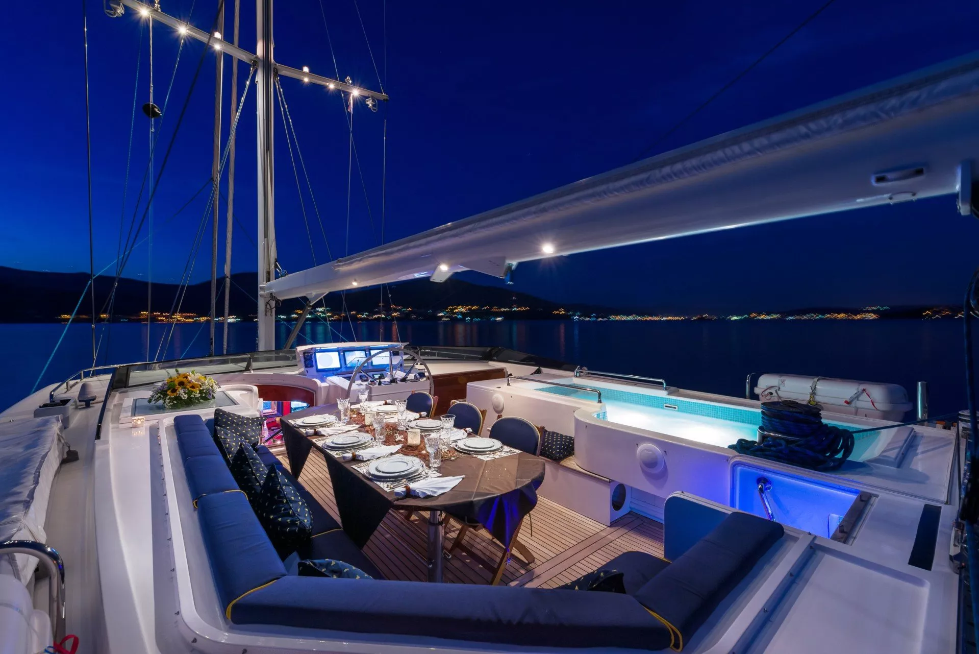 https://dev-api.arconyachts.com/storage/media/29978/conversions/354_1279714836-optimize.webp