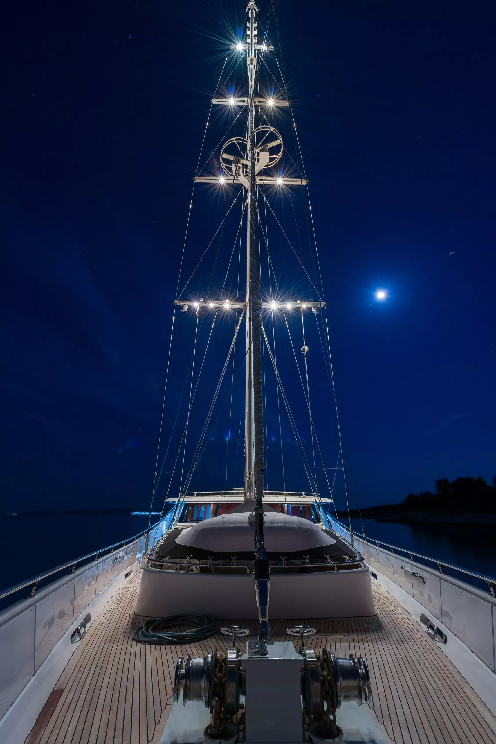 https://dev-api.arconyachts.com/storage/media/29982/conversions/354_2071795836-optimize.webp