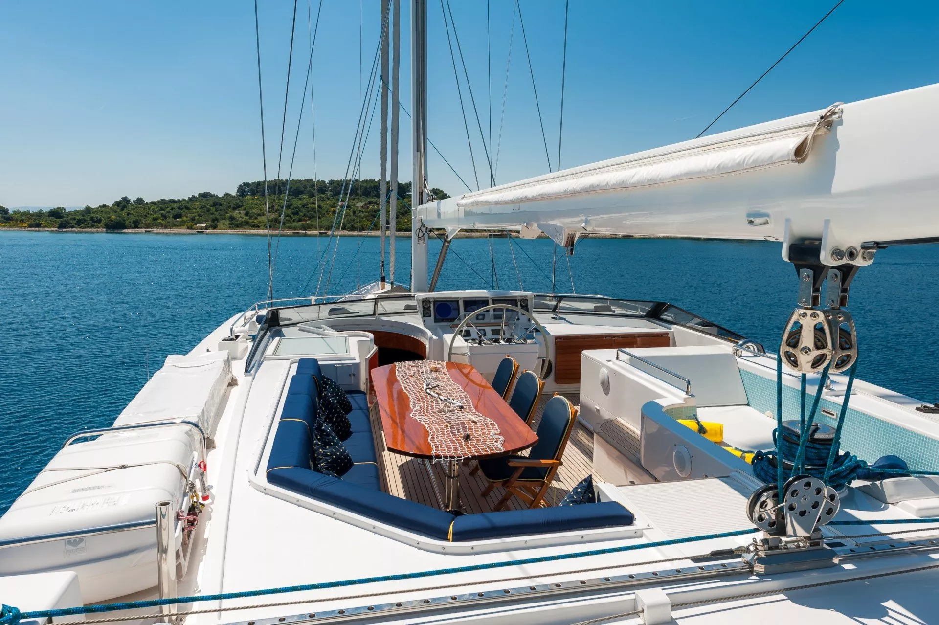 https://dev-api.arconyachts.com/storage/media/29984/conversions/354_1905701407-optimize.webp