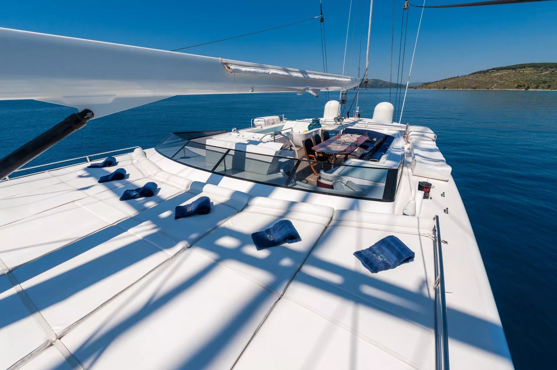 https://dev-api.arconyachts.com/storage/media/29986/conversions/354_1142997363-optimize.webp