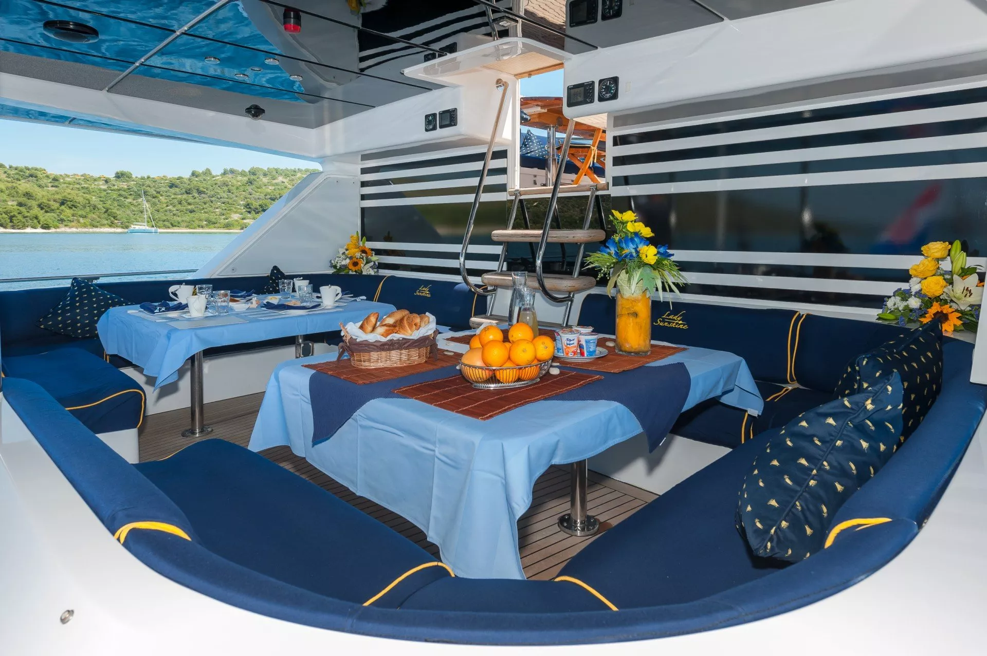 https://dev-api.arconyachts.com/storage/media/29988/conversions/354_6103462550-optimize.webp