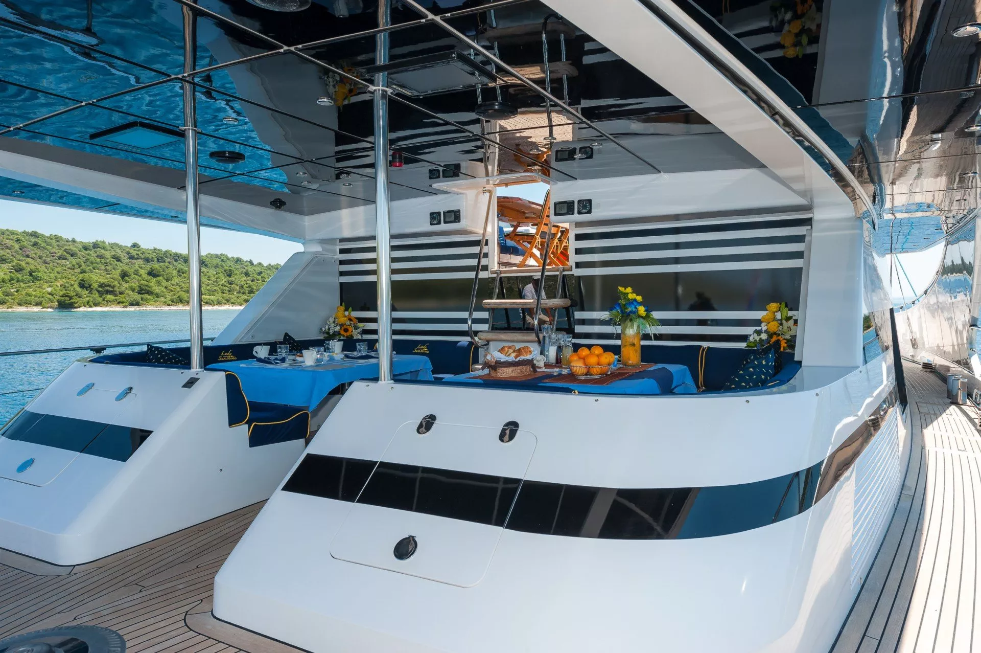 https://dev-api.arconyachts.com/storage/media/29989/conversions/354_9893490112-optimize.webp