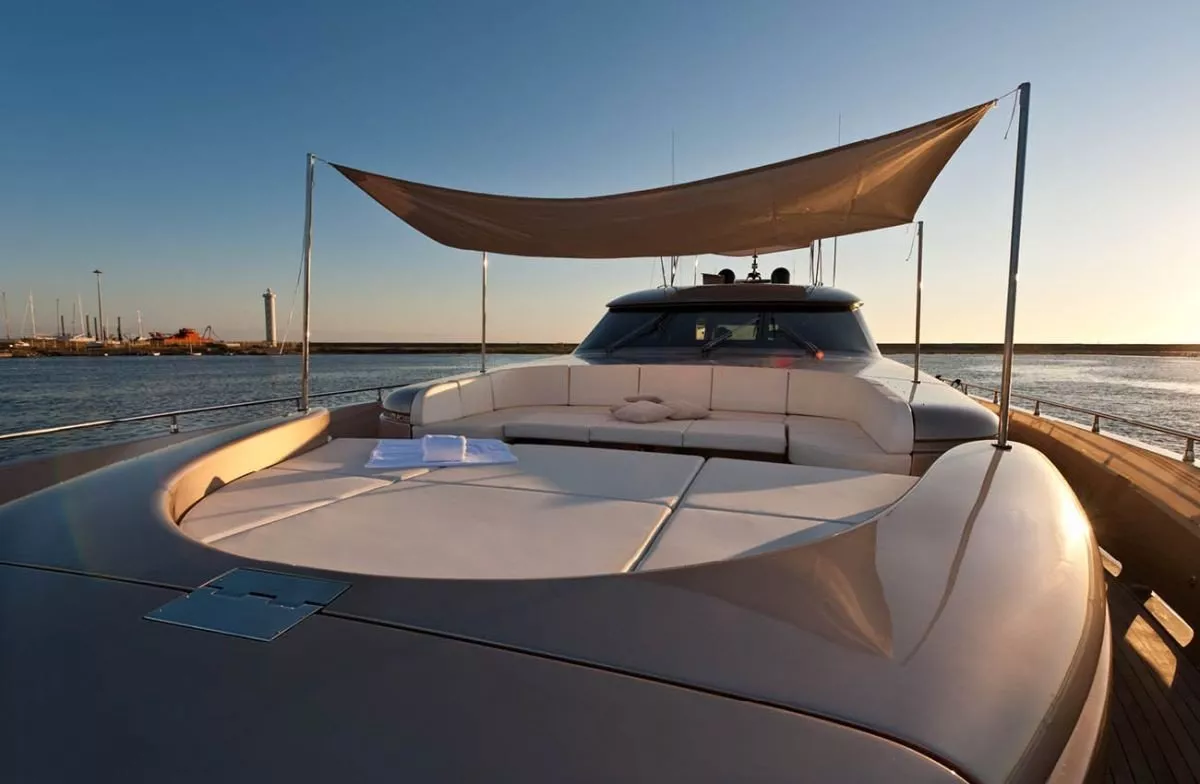 https://dev-api.arconyachts.com/storage/media/30020/conversions/351_2200131752-optimize.webp