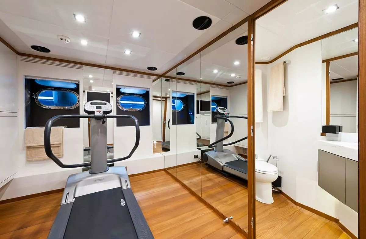 https://dev-api.arconyachts.com/storage/media/30021/conversions/351_3710855845-optimize.webp