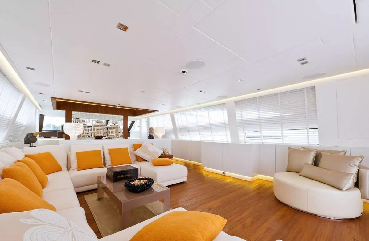 https://dev-api.arconyachts.com/storage/media/30022/conversions/351_8314602999-optimize.webp