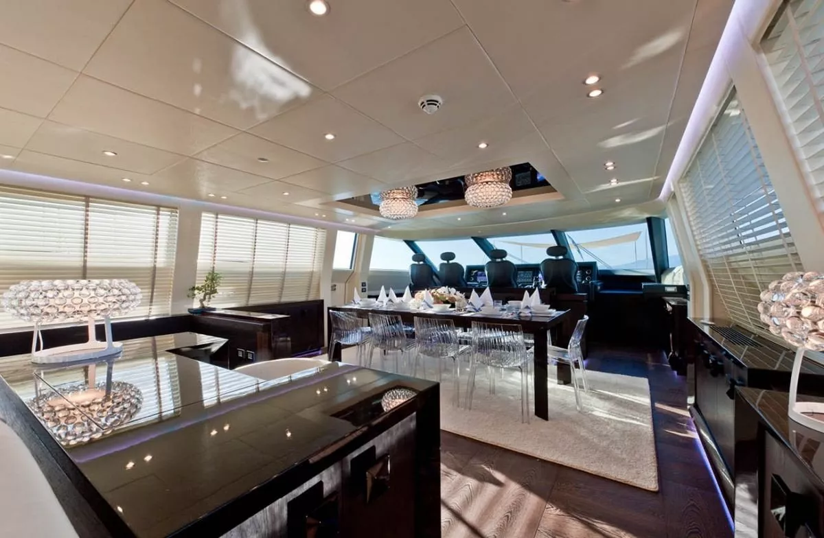 https://dev-api.arconyachts.com/storage/media/30026/conversions/351_2285935525-optimize.webp