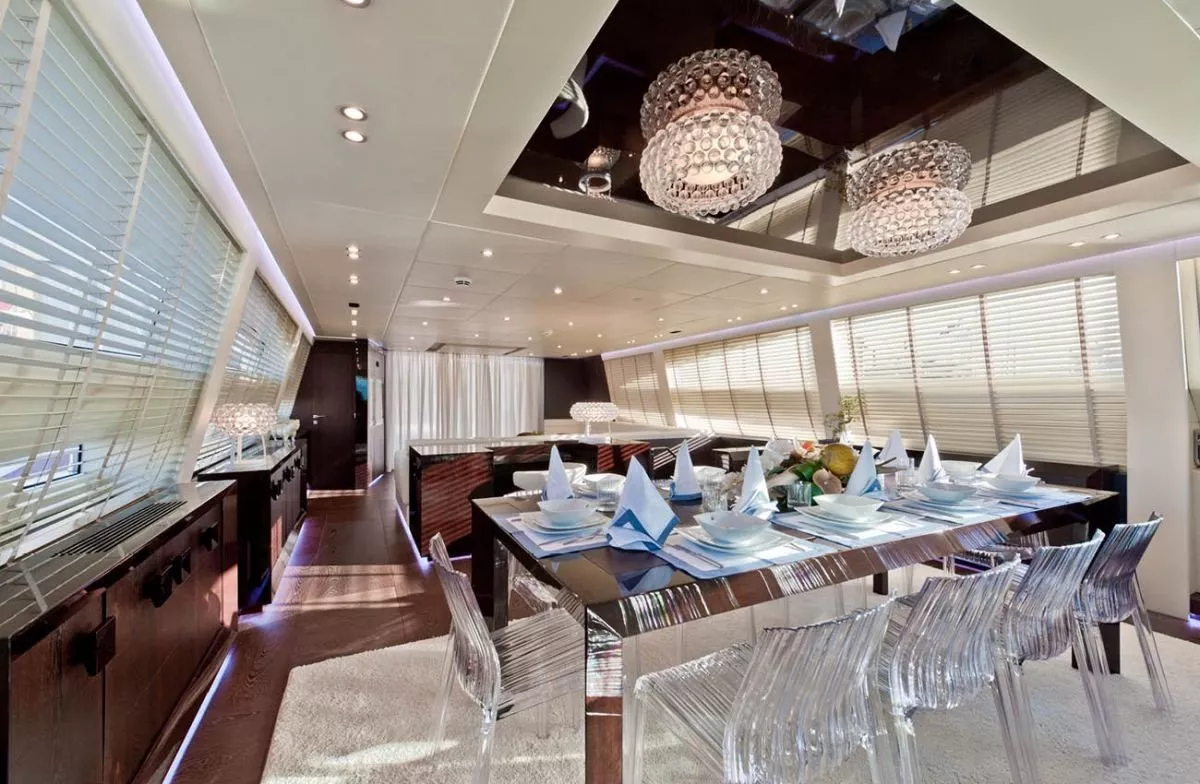 https://dev-api.arconyachts.com/storage/media/30027/conversions/351_4077746834-optimize.webp