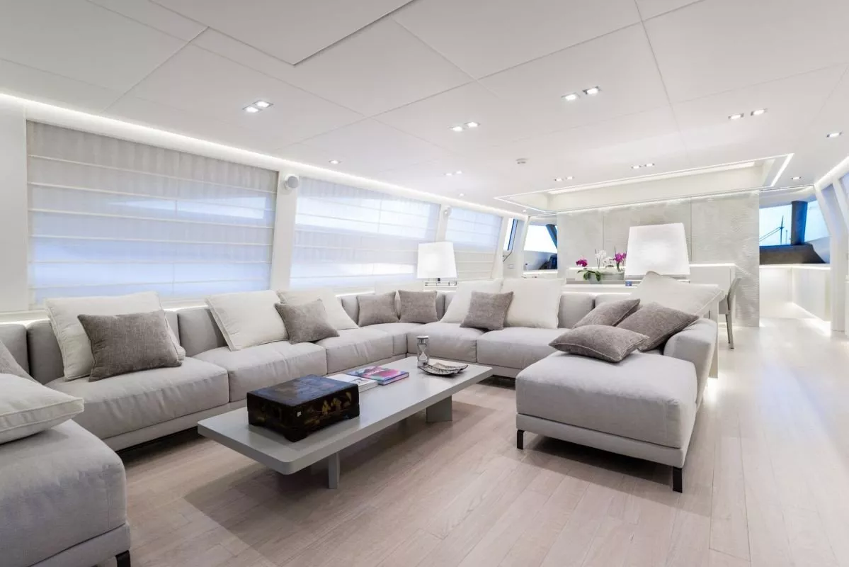 https://dev-api.arconyachts.com/storage/media/30028/conversions/351_6398047191-optimize.webp
