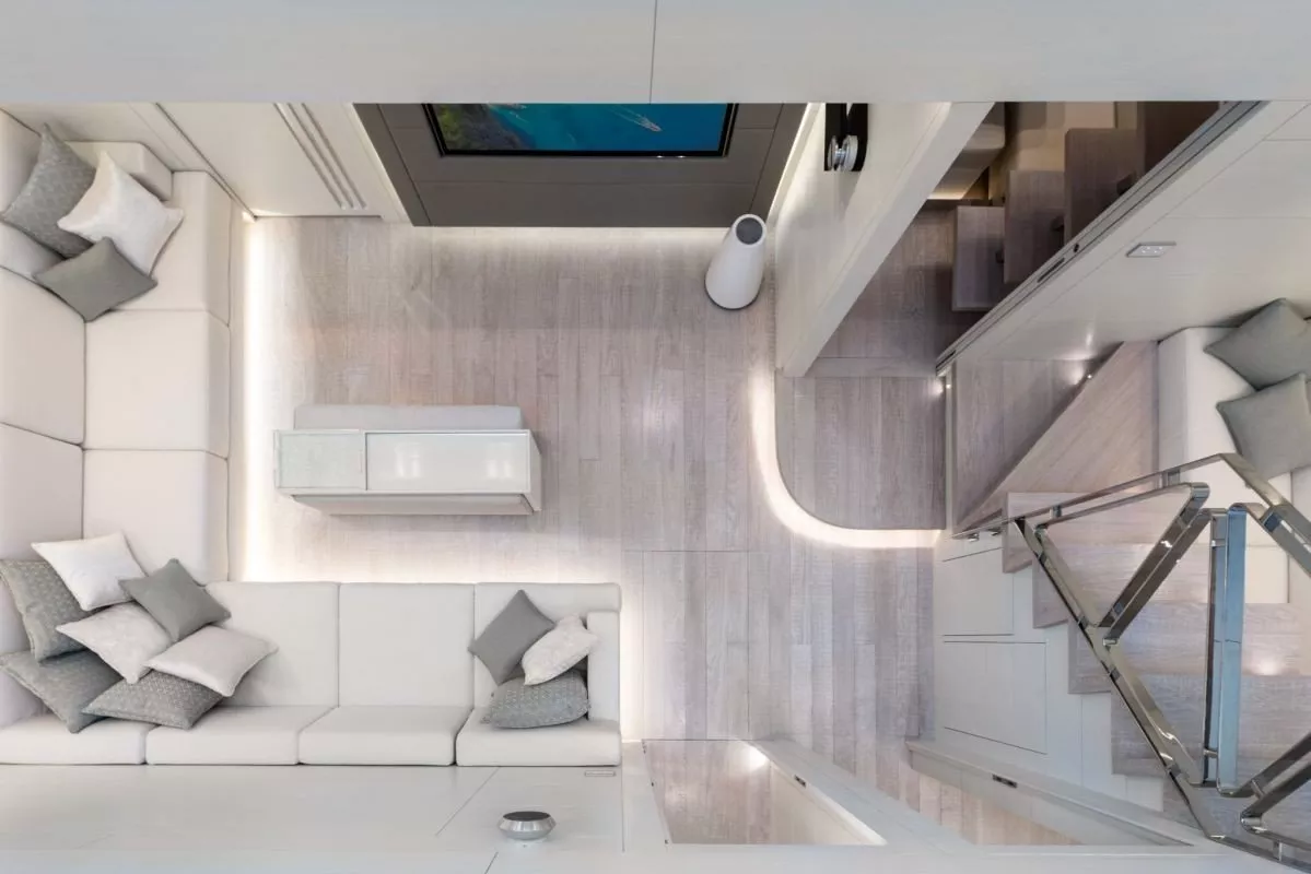 https://dev-api.arconyachts.com/storage/media/30032/conversions/351_6825392589-optimize.webp