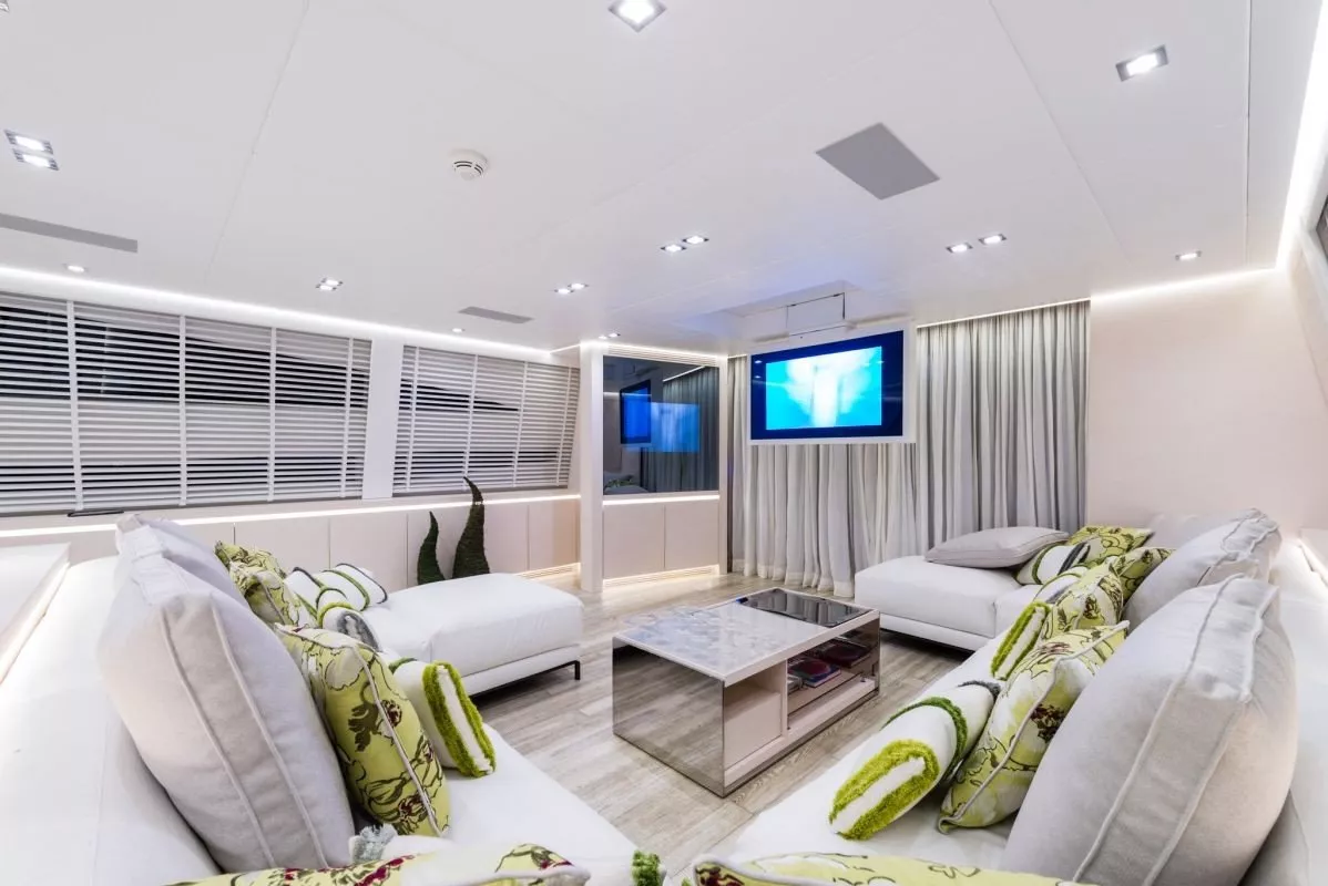 https://dev-api.arconyachts.com/storage/media/30040/conversions/351_1100433258-optimize.webp