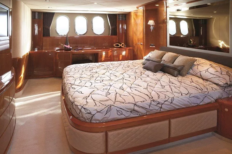 https://dev-api.arconyachts.com/storage/media/30054/conversions/350_6126733109-optimize.webp