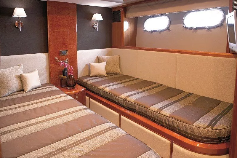 https://dev-api.arconyachts.com/storage/media/30055/conversions/350_7540962921-optimize.webp