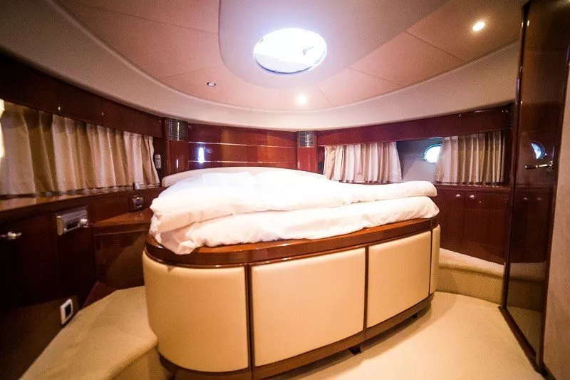 https://dev-api.arconyachts.com/storage/media/30061/conversions/350_1829020242-optimize.webp