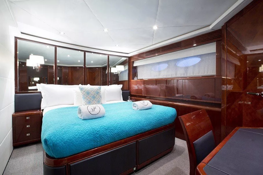 https://dev-api.arconyachts.com/storage/media/30071/conversions/349_1330313926-optimize.webp