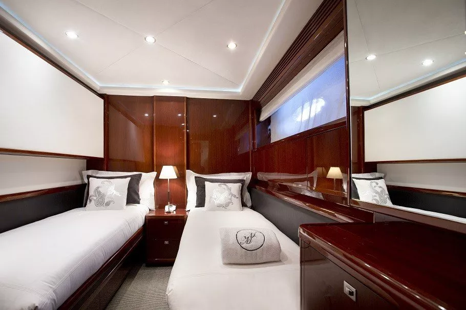 https://dev-api.arconyachts.com/storage/media/30073/conversions/349_7779622204-optimize.webp